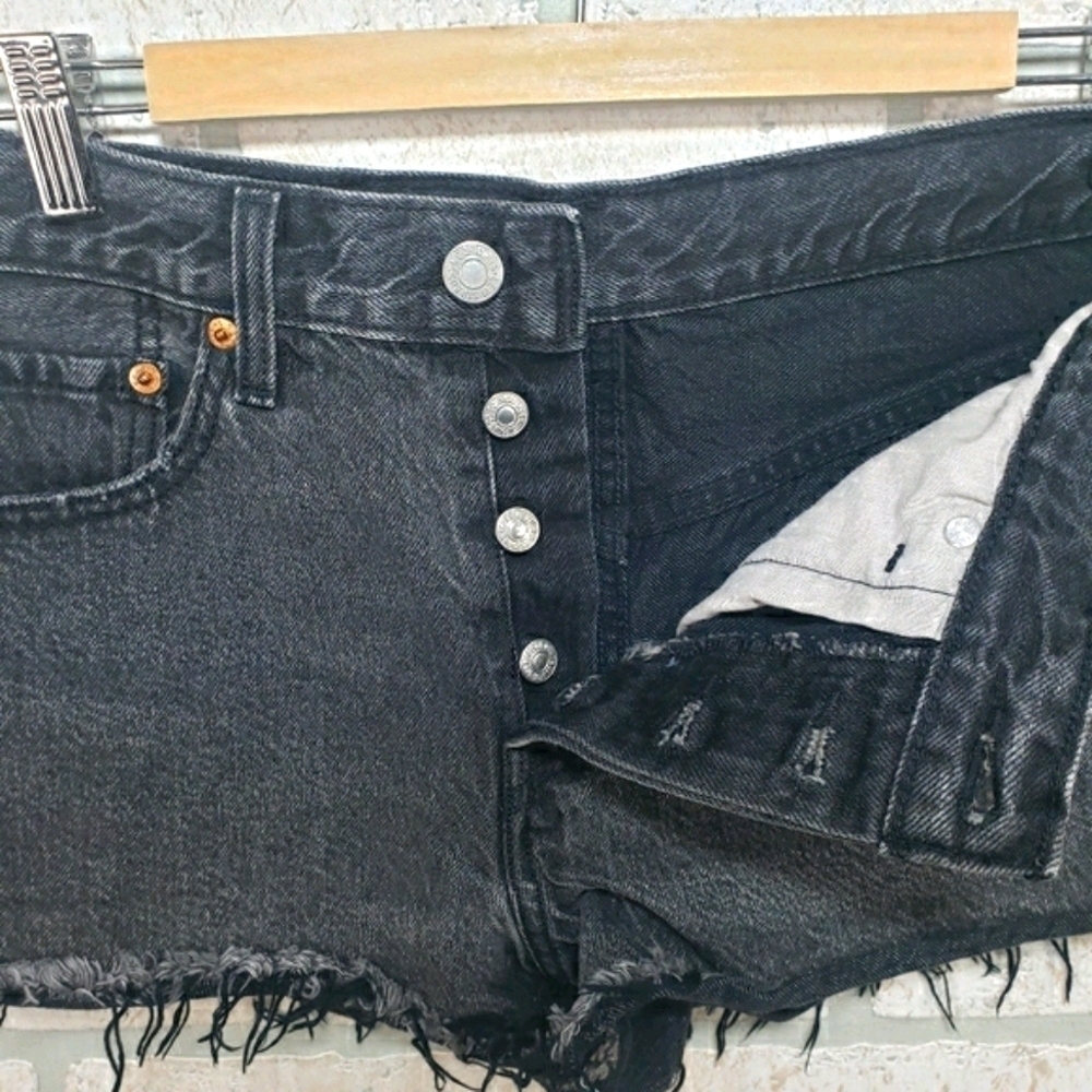LEVI Button Fly High Rise Denim Short Size 27 - Picture 4 of 7